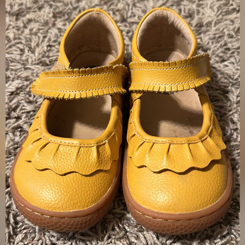 Livie and Luca size 9 Toddler shoes EUC